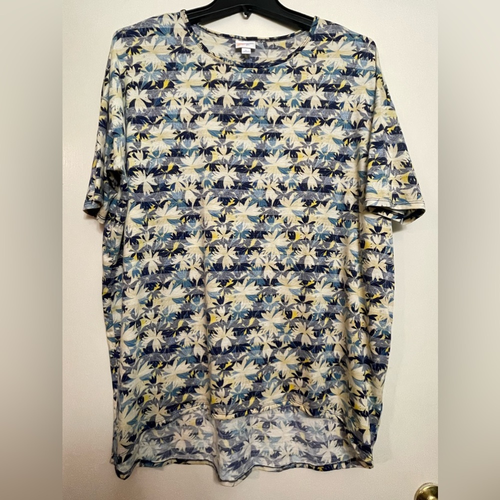 ‼️🎉Reasonable Offers Accepted🎉‼️ LuLaRoe Shirt